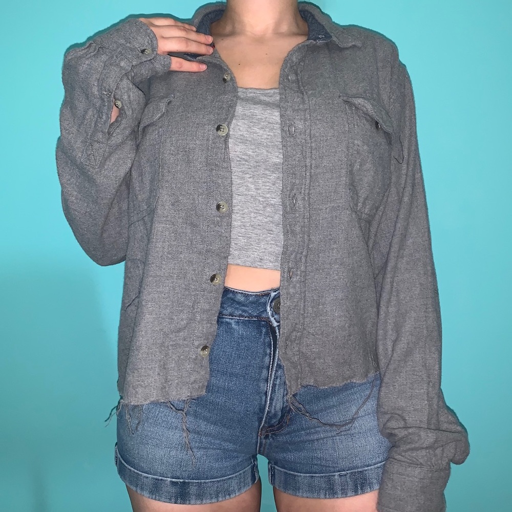 Gray cropped button up lightweight jacket